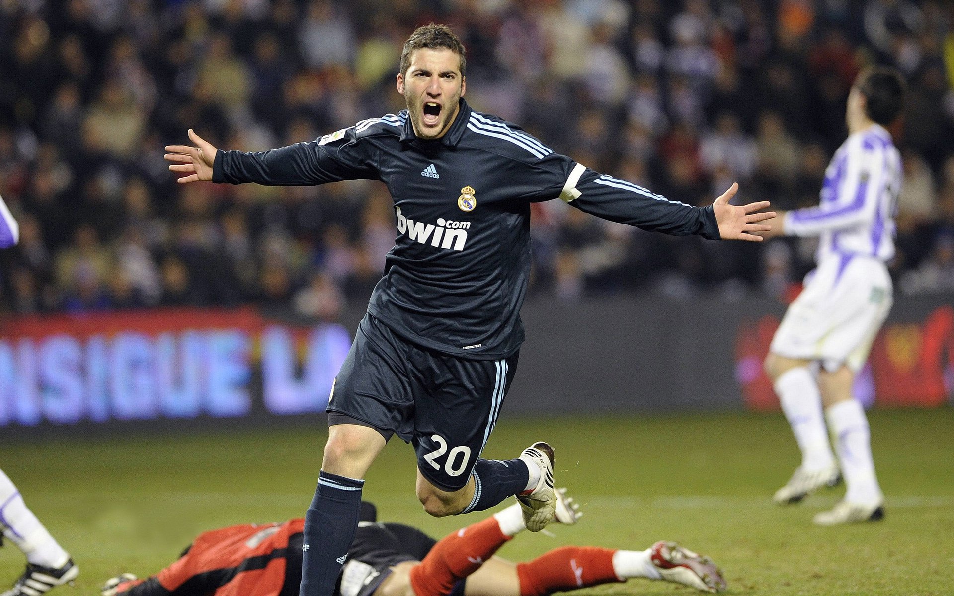 巨星争霸：哪个球员的表现最令人惊叹？，巨星争霸_哪个球员的表现最令人惊叹呢